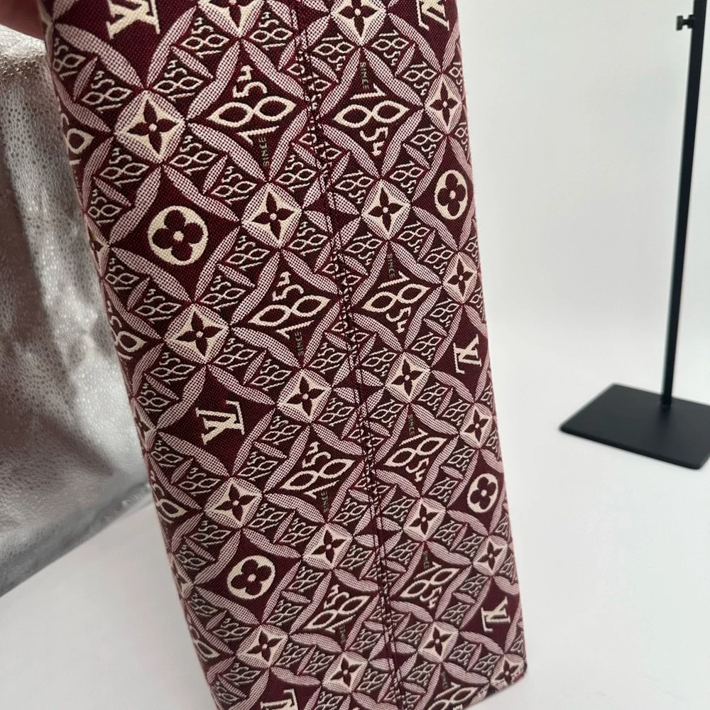 Louis Vuitton On the Go GM Since 1854 EUC - Picture 12 of 15